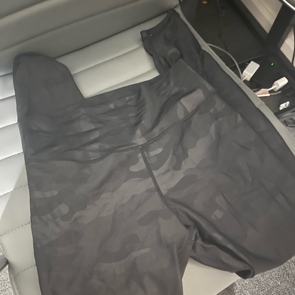 Black camo leggings